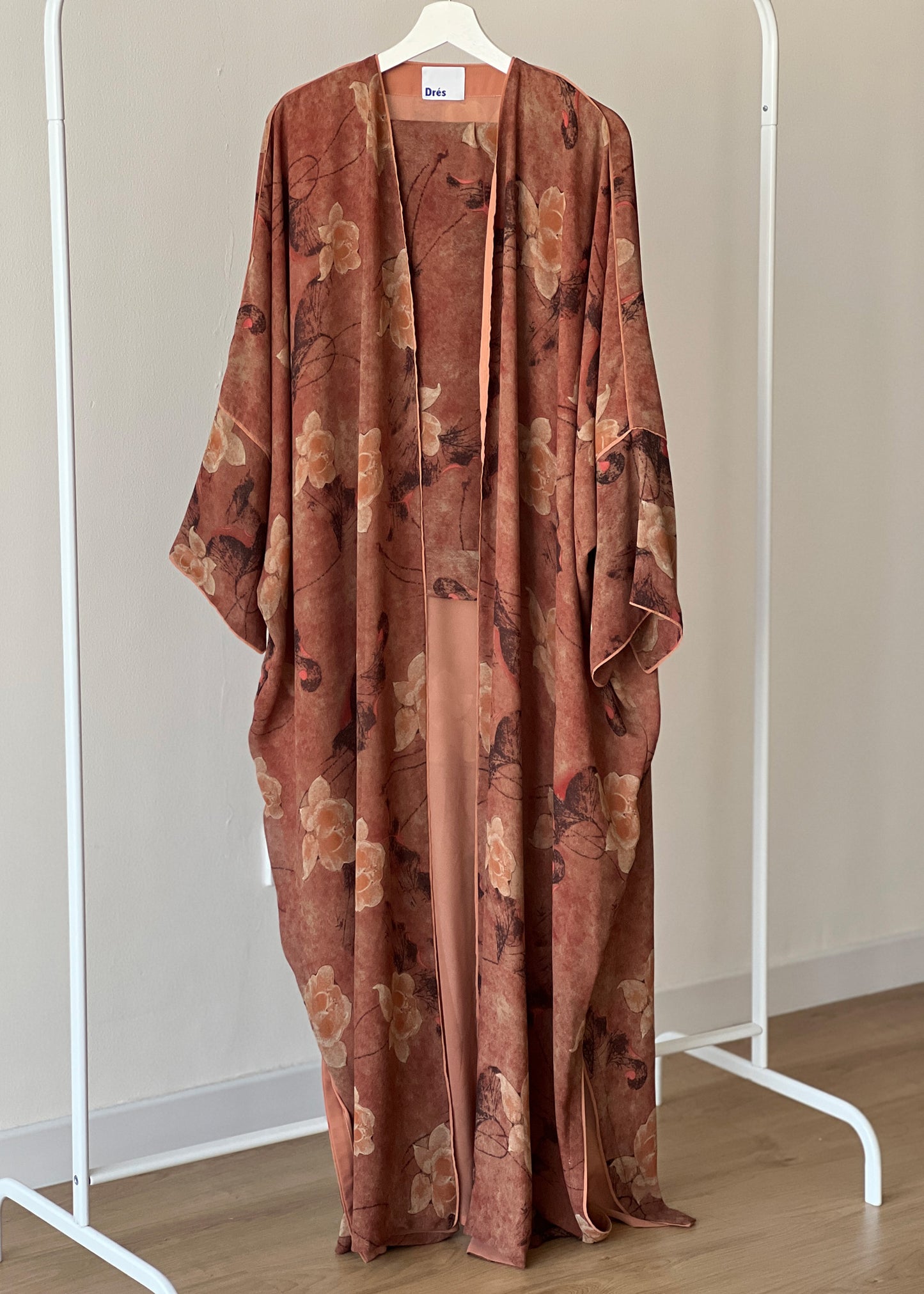 Rhea Abaya – Drés